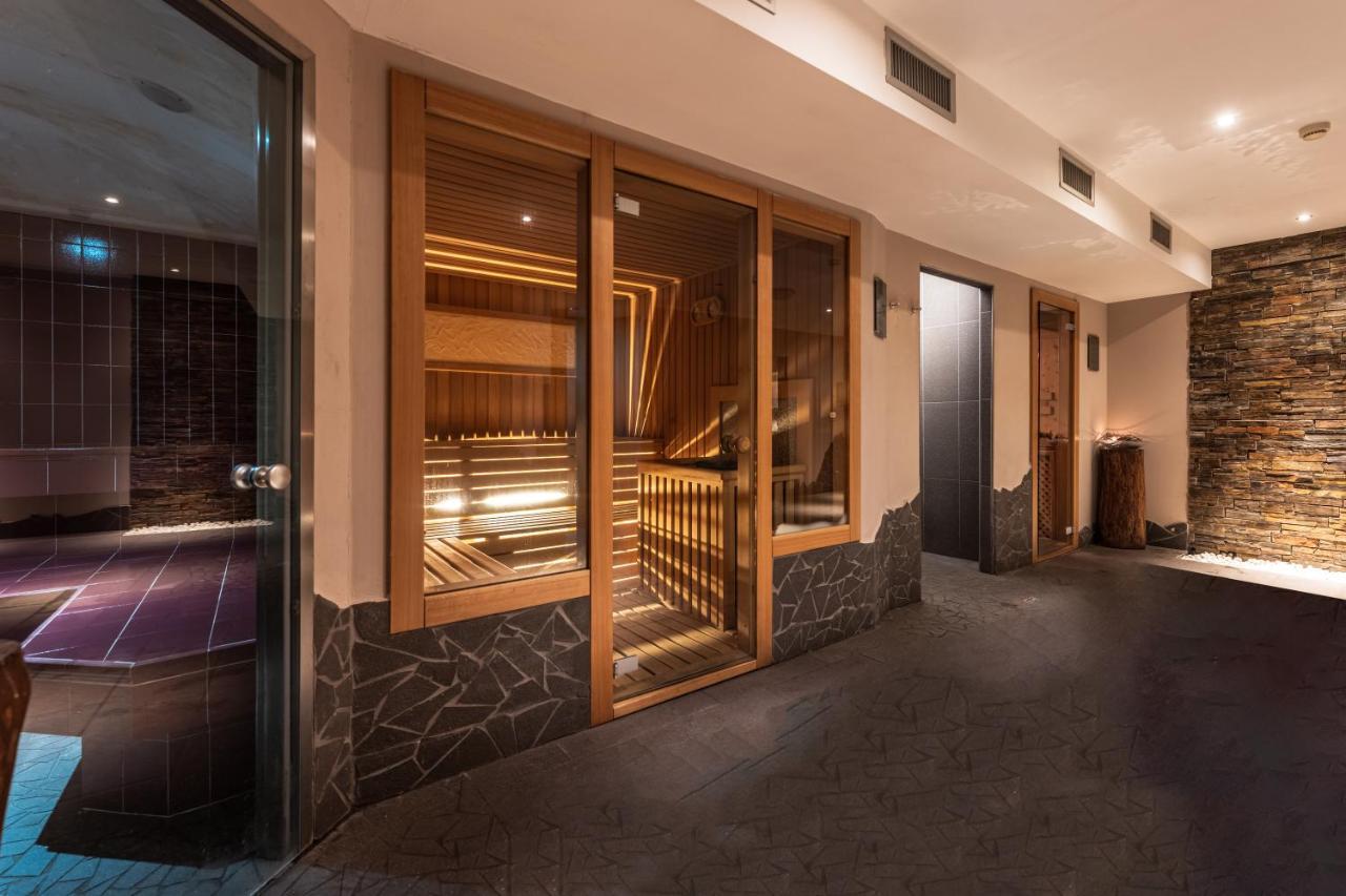 Gaia Residence Hotel Mezzana Kültér fotó