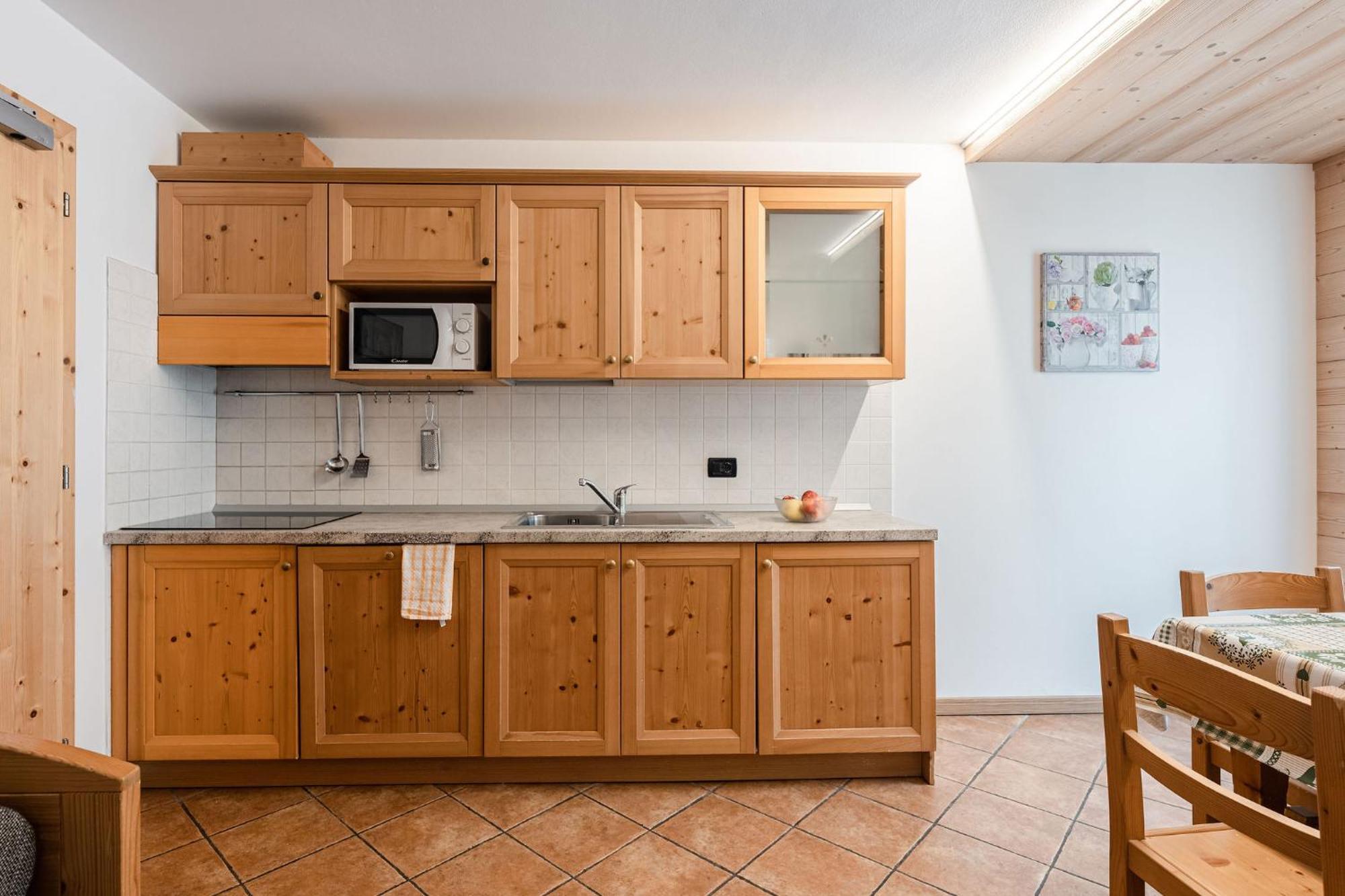 Gaia Residence Hotel Mezzana Kültér fotó