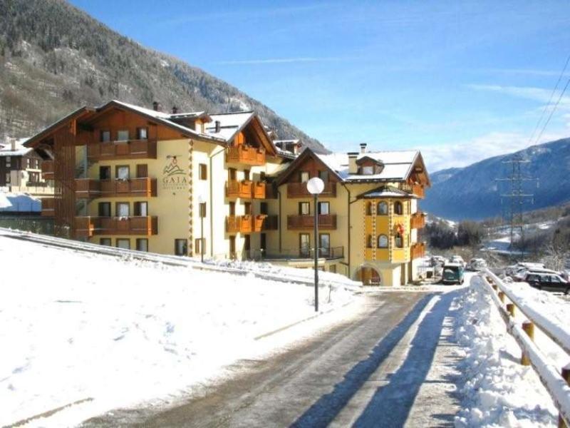 Gaia Residence Hotel Mezzana Kültér fotó